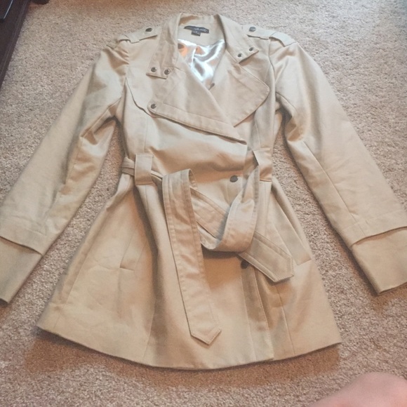 Beige trench coat with silk lining