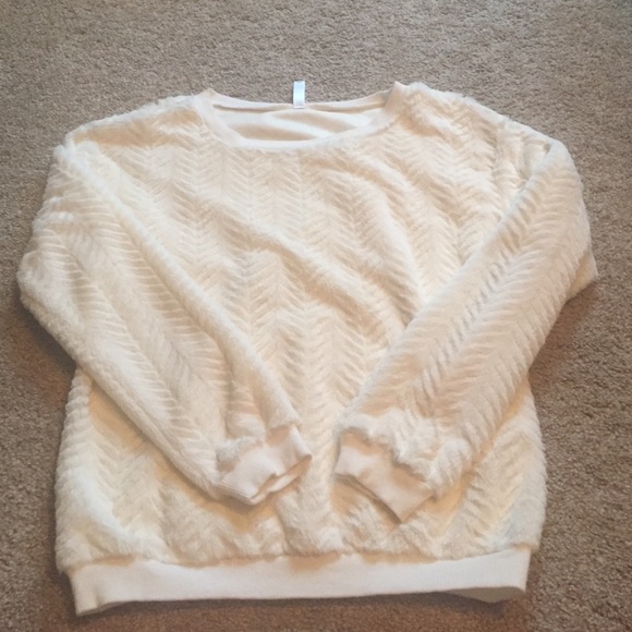 Furry cream long sleeve top