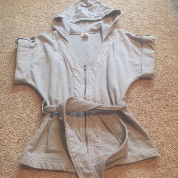 Short sleeve zip up vest with belt and hood