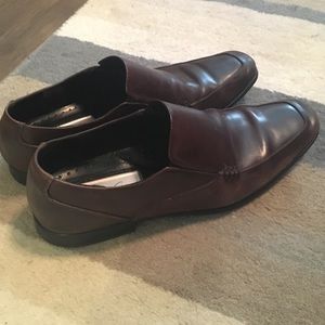 Kenneth Cole with Silver Technology dress shoe.