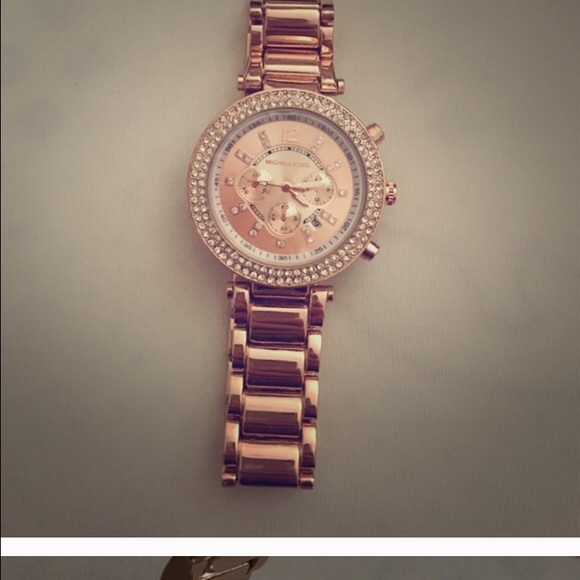 Michael Kors Accessories - FLASH SALE 😎😍😍😍