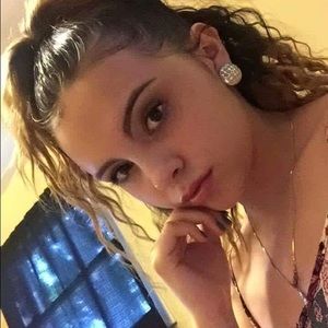 Meet your Posher, Gabriela