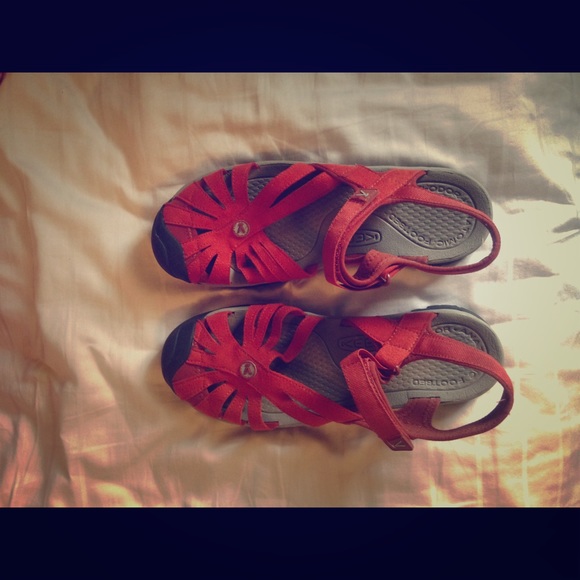 Keen red sandals - final price