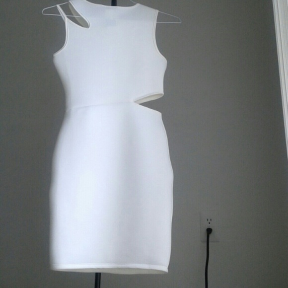 🆕 (S) Cutout Detail Bodycon Dress - Picture 2 of 4