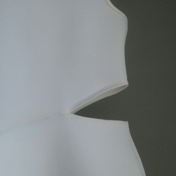 🆕 (S) Cutout Detail Bodycon Dress - Picture 3 of 4