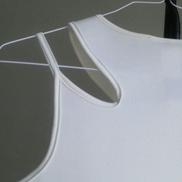 🆕 (S) Cutout Detail Bodycon Dress - Picture 4 of 4