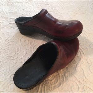 Dansko Clogs Size 9