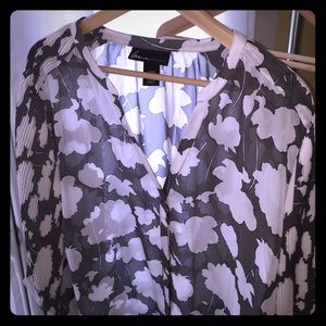 Lane Bryant floral shirt gray and off white