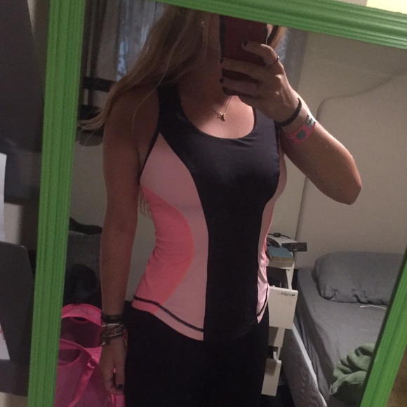 Lululemon work out tank - Picture 3 of 3