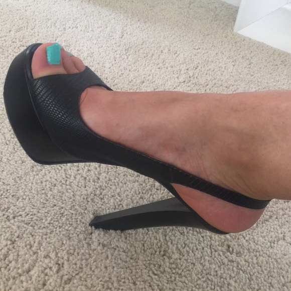 Authentic Giuseppe Zanotti platform heels - Picture 2 of 4
