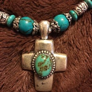Gorgeous turquoise Western style necklace.