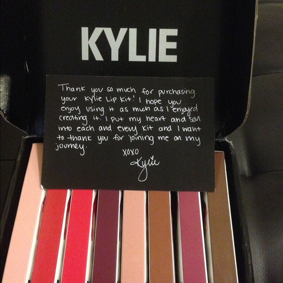 8 Sets of Kylie Matte & Lip Liner Kits - Picture 2 of 4