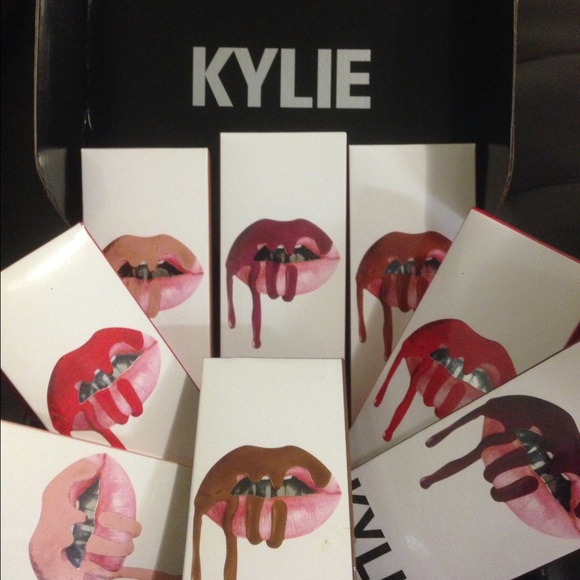 8 Sets of Kylie Matte & Lip Liner Kits - Picture 3 of 4