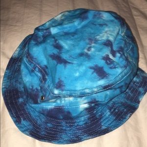 Blue tie dye bucket hat