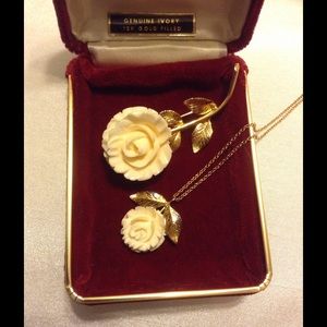 Vintage 12 K Gold pin and necklace set