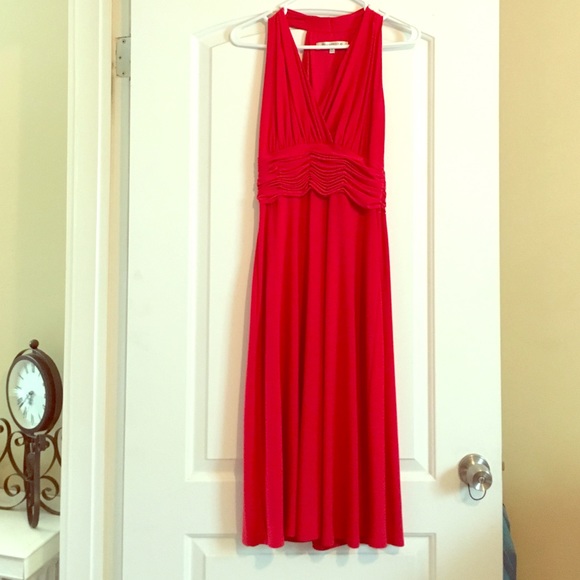 Evan Picone Dresses & Skirts - Red dress, flattering and slimming!