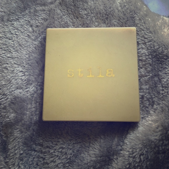 Stila stay all day contouring bronzer