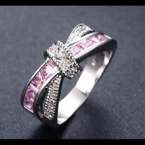 Jewelry - 🎄🎄SALE 🎄🎄🎄 PINK AND CLEAR CRISSCROSS BAND