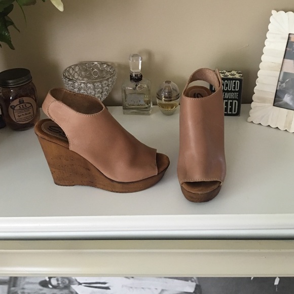Nude wedges