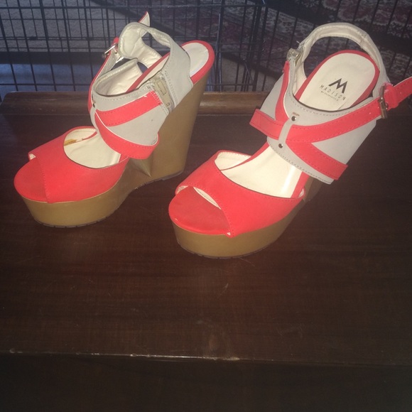Justfab wedges size 7