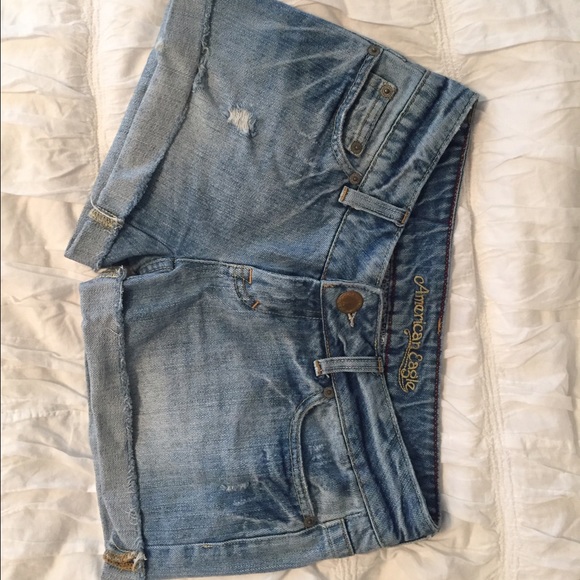 Light wash AE denim shorts