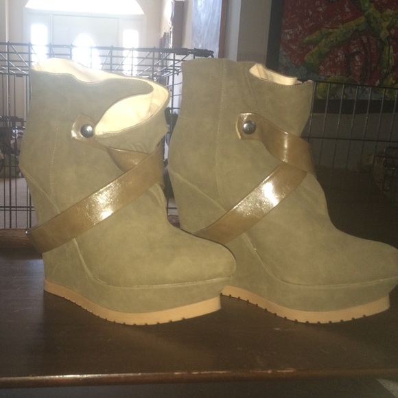 Justfab wedge boots size 7