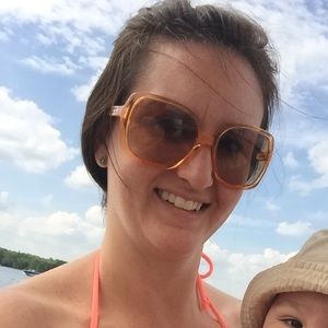 Meet your Posher, Cassandra