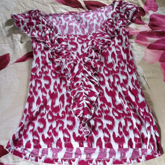 Hot Pink & Ruffles! Feminine! - Picture 2 of 4