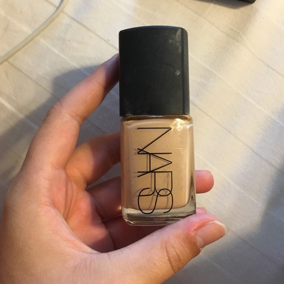 Nars sheer glow foundation in Stromboli