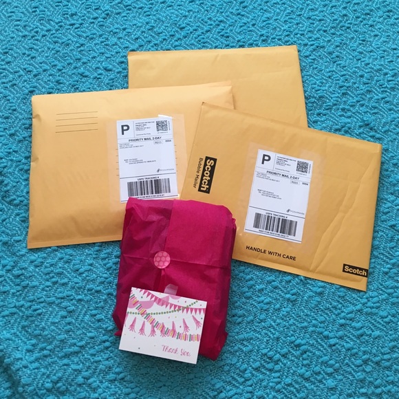 📪📪 SHIPPING  POSH TODAY📪📪