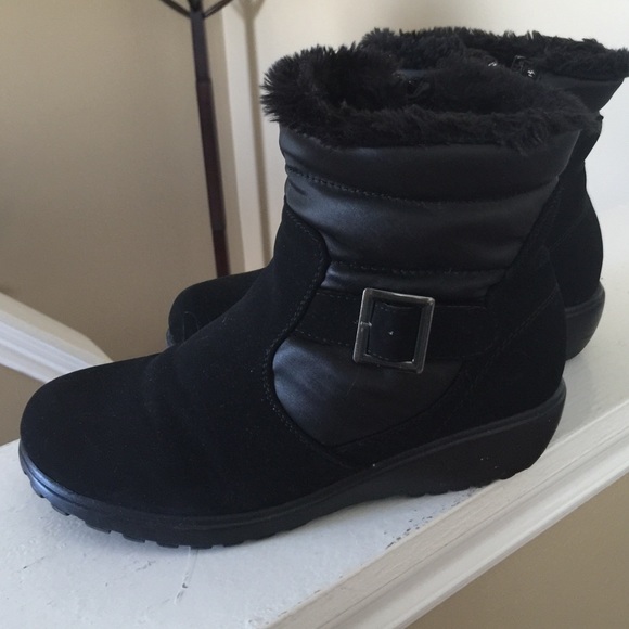 Black snow boots