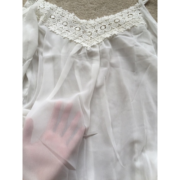 Off the Shoulder White Lace Blouse - Picture 3 of 3