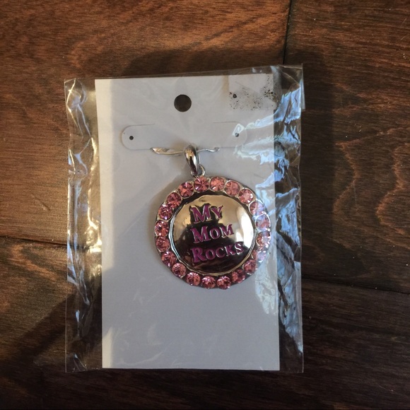 NWT "My mom rocks" jewelry charm