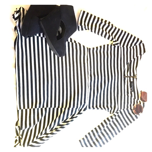 Love Culture Dresses & Skirts - Black and white half length sleeve fun fall dress