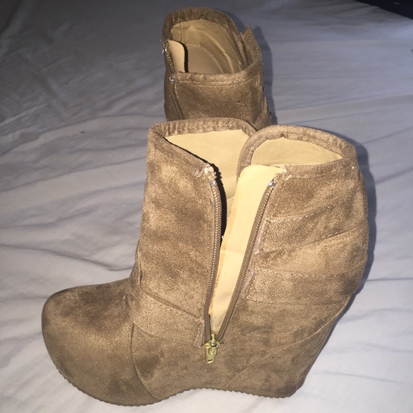 Tan Wedges - Picture 3 of 3