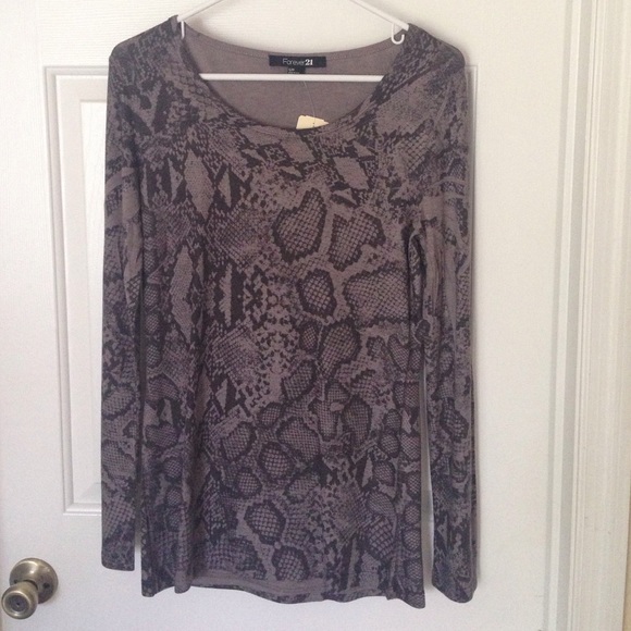 Long sleeve knit shirt