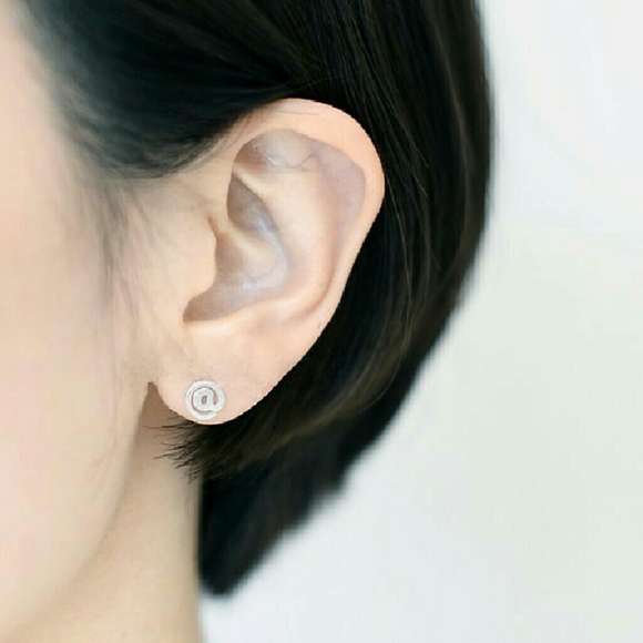 ❤️4 for $20 Sale❤️Gold/sliver plated earrings - Picture 3 of 4