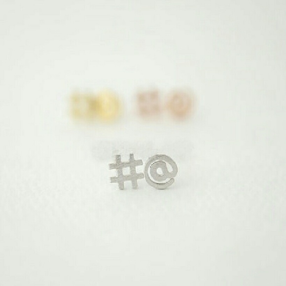 ❤️4 for $20 Sale❤️Gold/sliver plated earrings - Picture 4 of 4