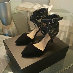 Joe's Black Pump