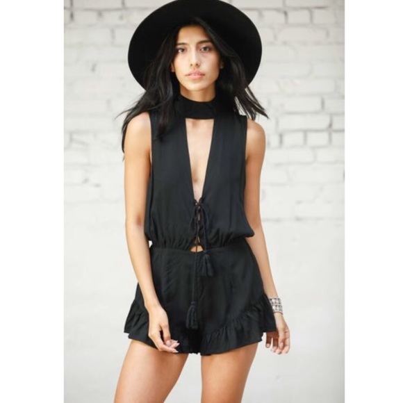 Mock Neck Cut Out Romper - Picture 2 of 4