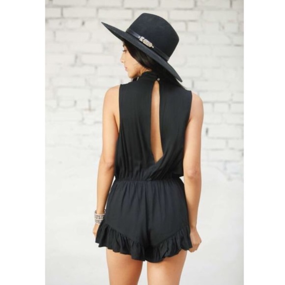Mock Neck Cut Out Romper - Picture 4 of 4