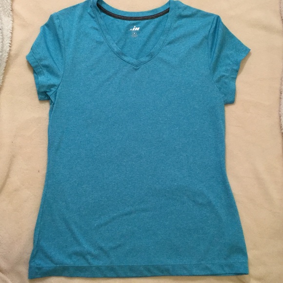 Brand new workout top, size M, never worn