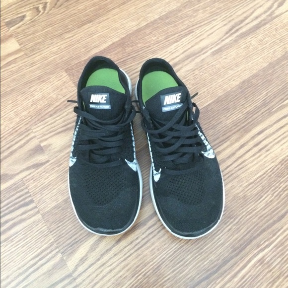Black Nike Free 4.0 Flyknit Size 7.5
