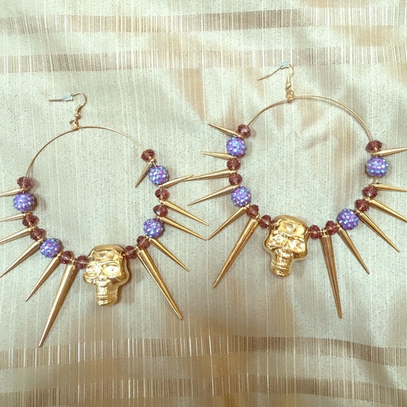 Spike and skull gold earrings