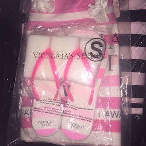Victoria's Secret Bag and Flip flop set