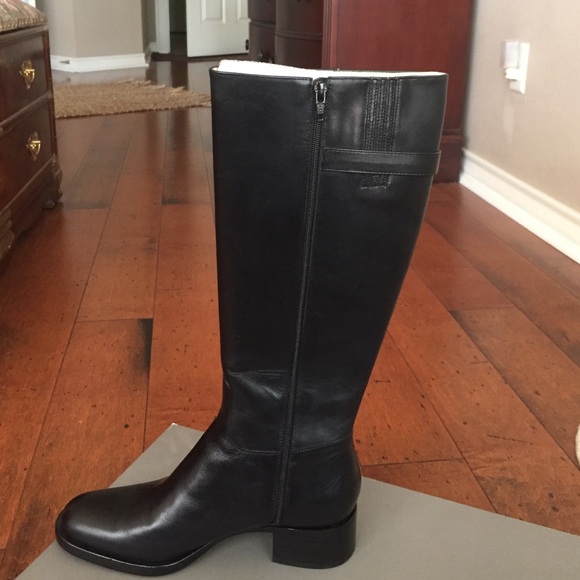 NWOT Ann Taylor 100% real leather black boots! - Picture 2 of 4