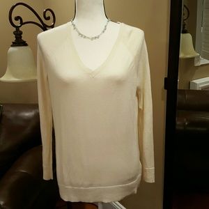 GAP Ivory Cream Soft V hi low Sweater Small