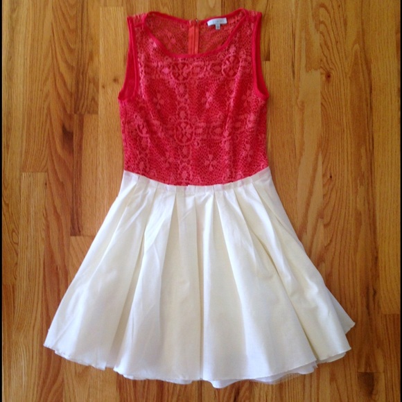 Adorable Coral and Ivory Jun&Ivy Dress
