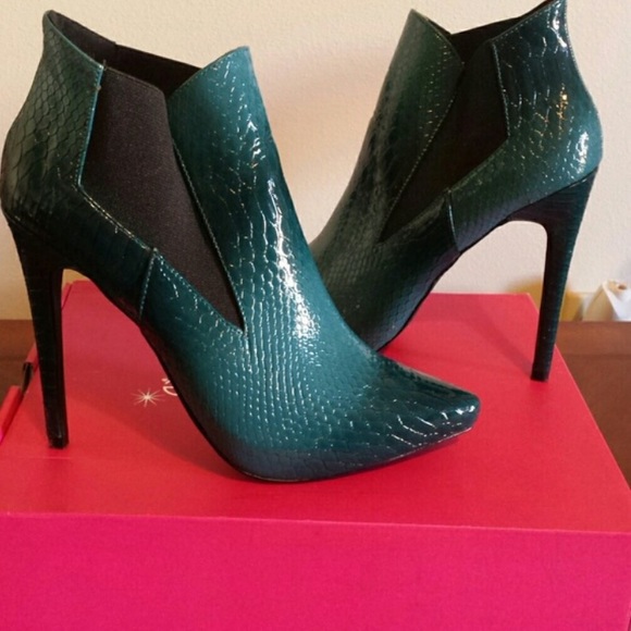Edgy Green Snakeskin Ankle Boot