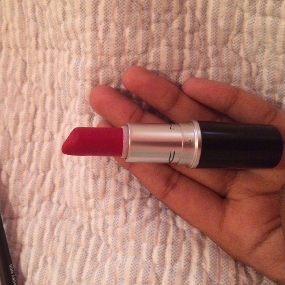 MAC RUBY WOO MATTE FINISH! - Picture 3 of 3